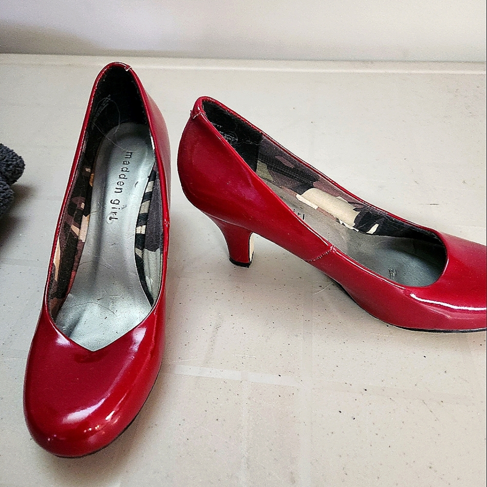 Woman's Vrand Madden Girl Dress shoes size 8